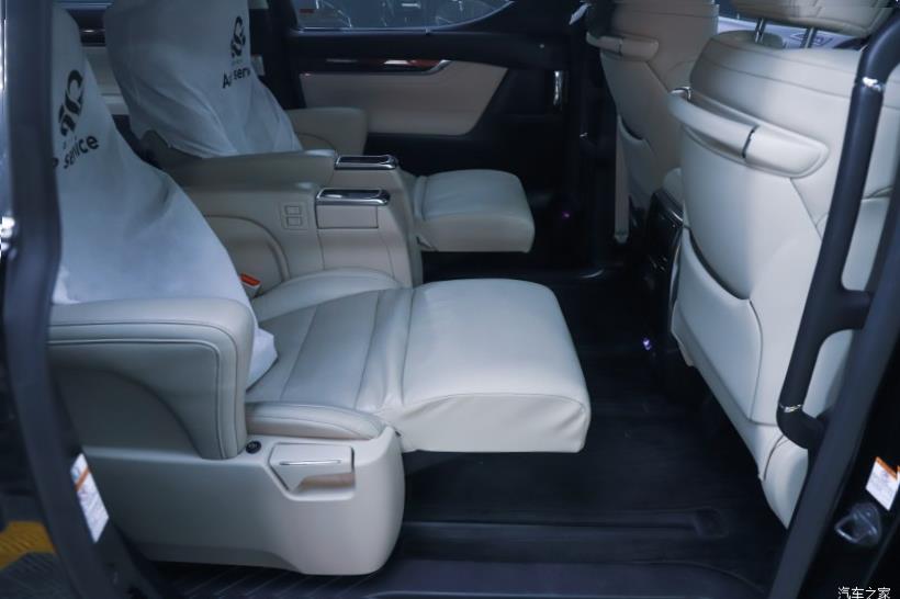Lexus LM300h (H30)