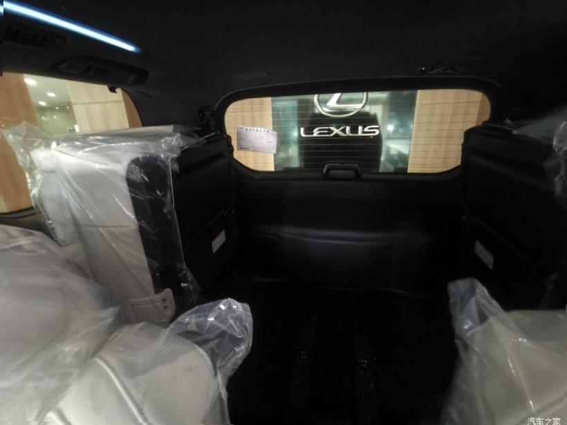 Lexus LM300h (H30)