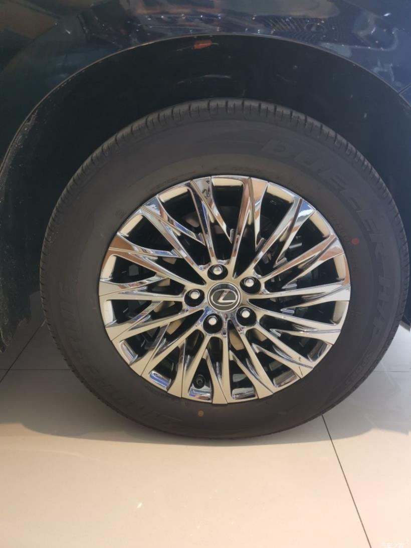 Lexus LM300h (H30)