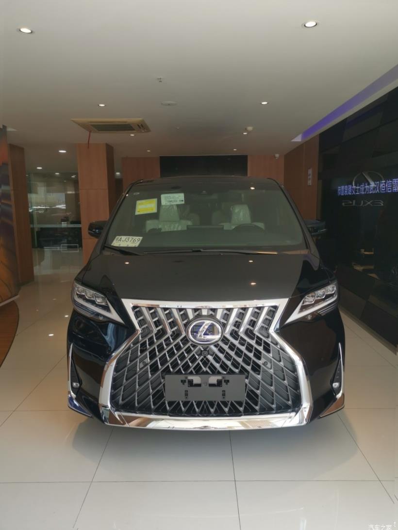 Lexus LM300h (H30)