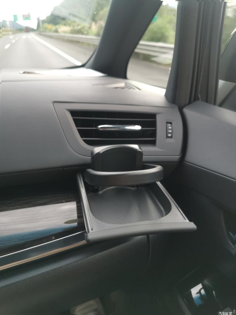 Lexus LM300h (H30)