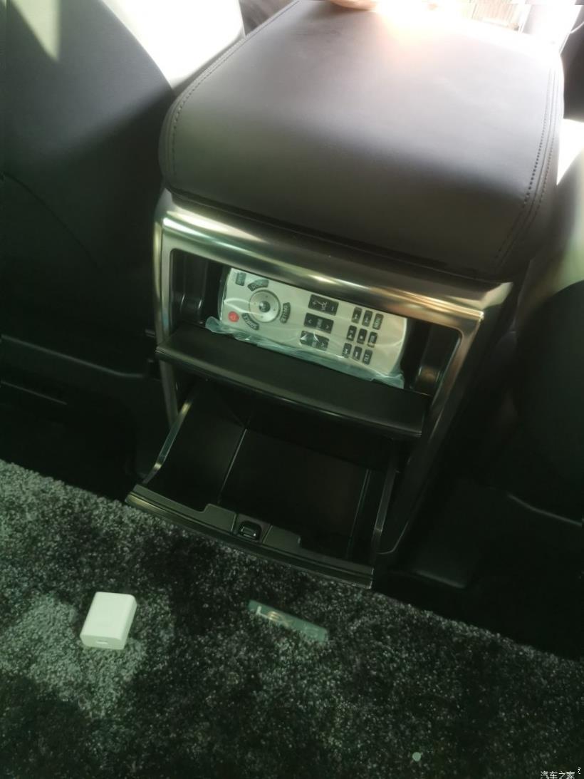 Lexus LM300h (H30)