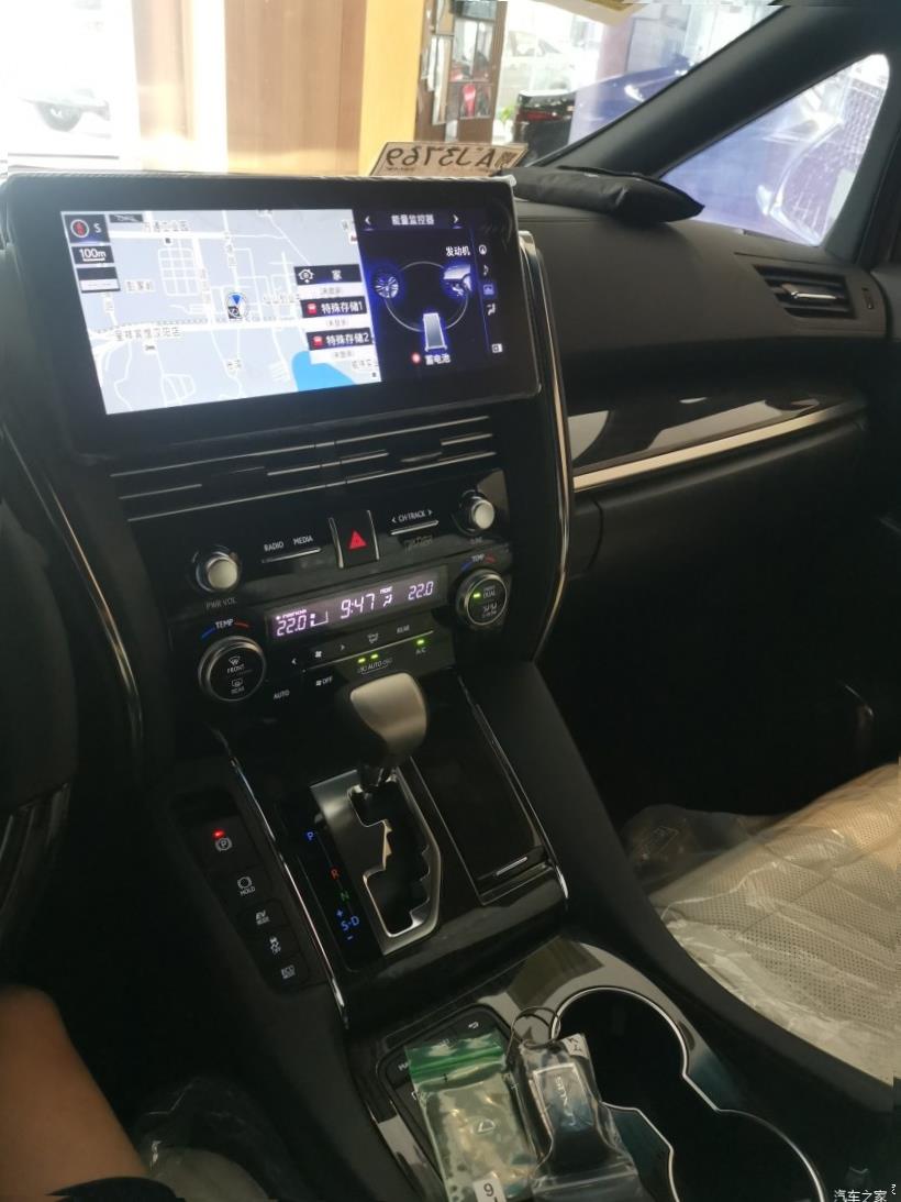 Lexus LM300h (H30)