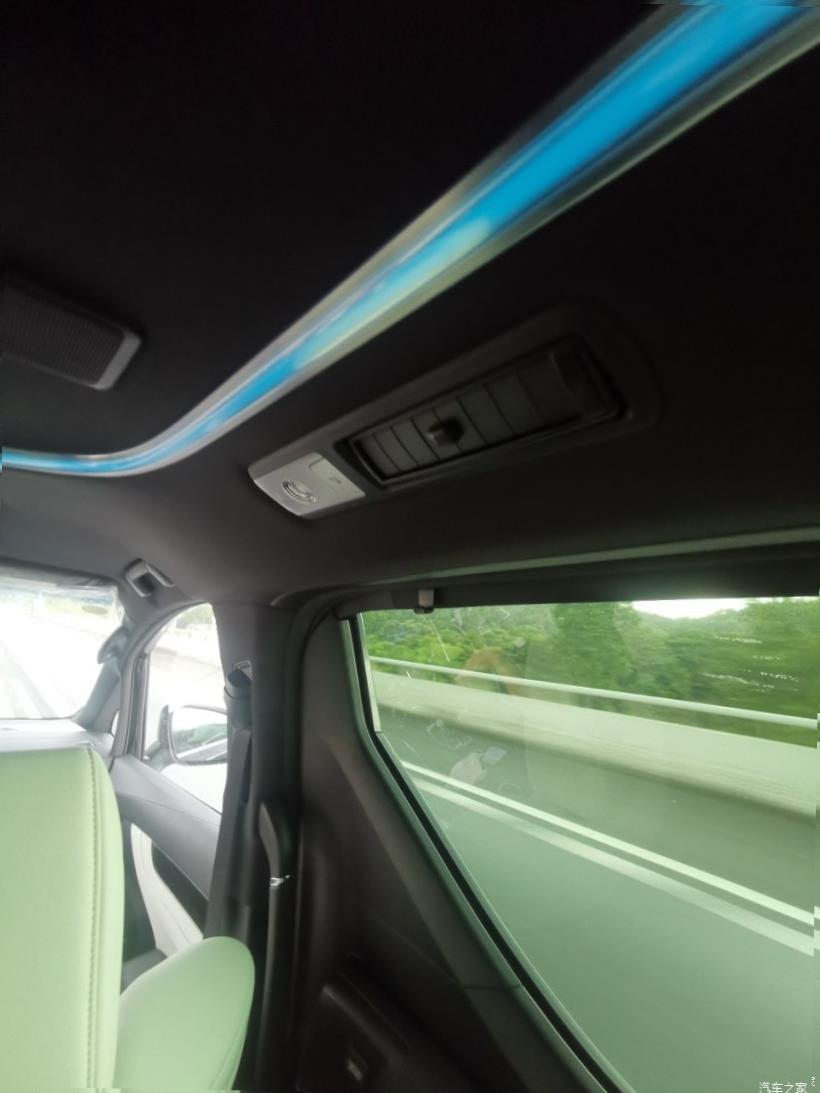 Lexus LM300h (H30)