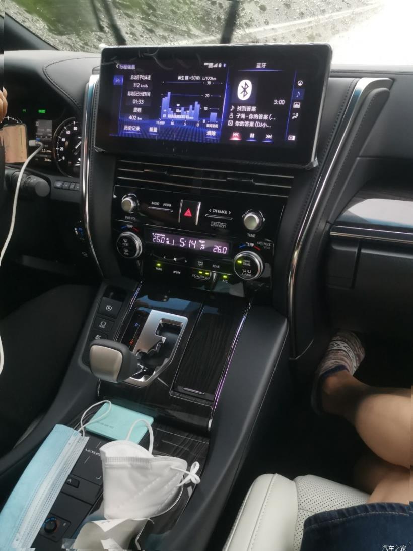 Lexus LM300h (H30)