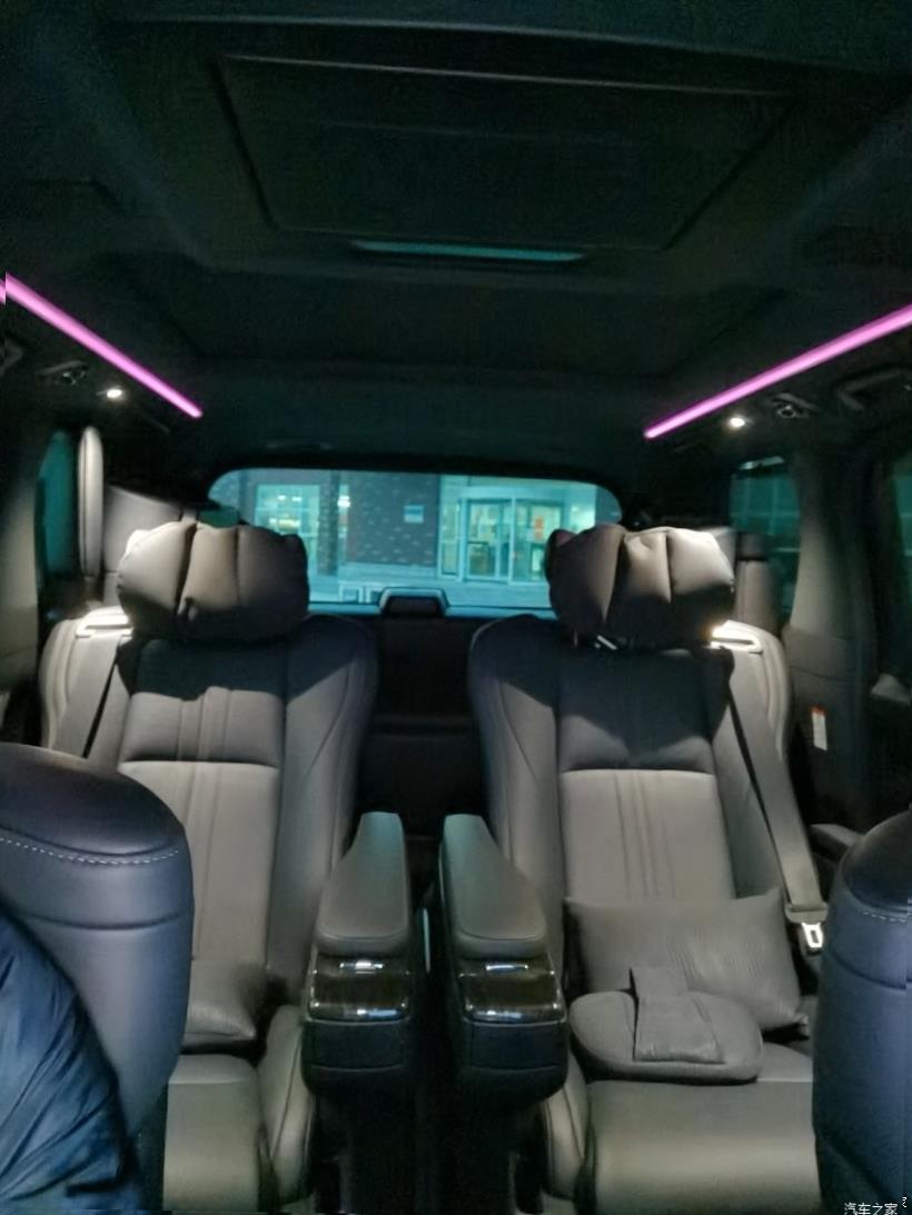 Lexus LM300h (H30)