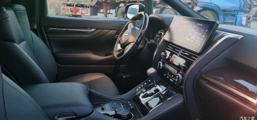 Lexus LM300h (H30)