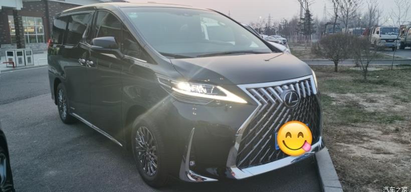 Lexus LM300h (H30)
