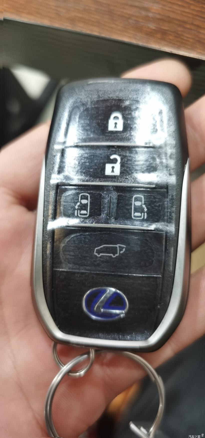 Lexus LM300h (H30)