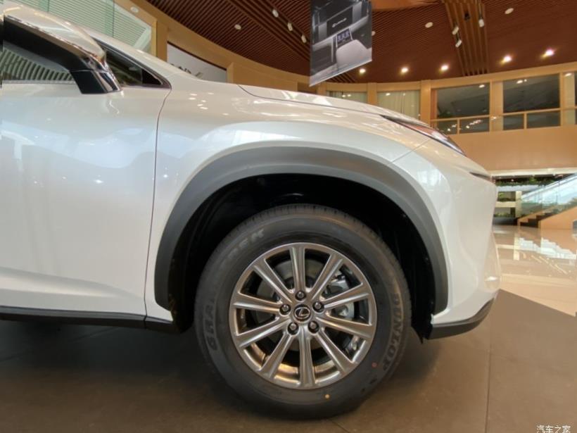 Lexus NX200 (Z10)