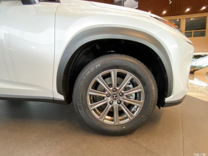 Lexus NX200 (Z10)