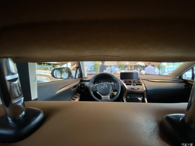 Lexus NX200 (Z10)