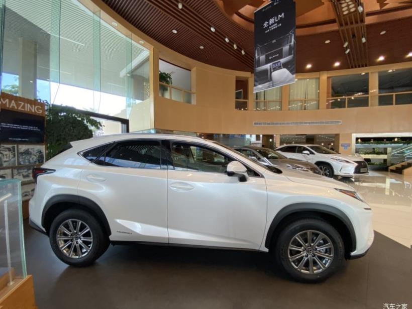 Lexus NX200 (Z10)