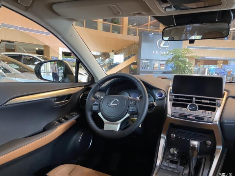 Lexus NX200 (Z10)