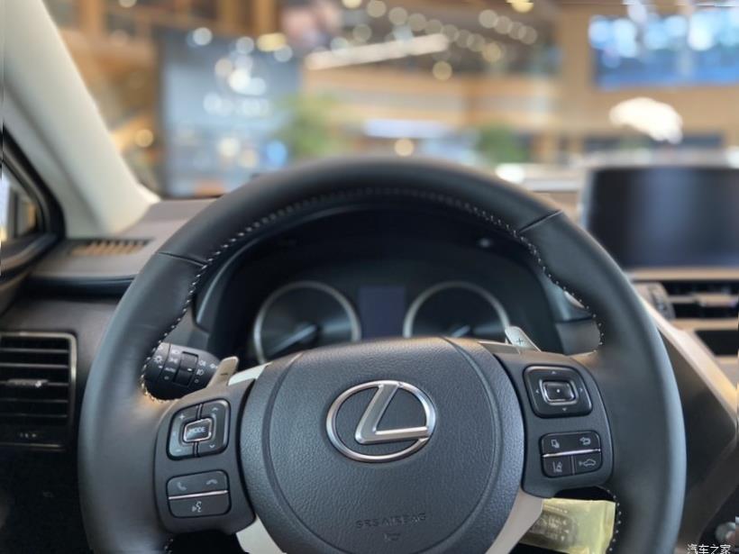 Lexus NX200 (Z10)