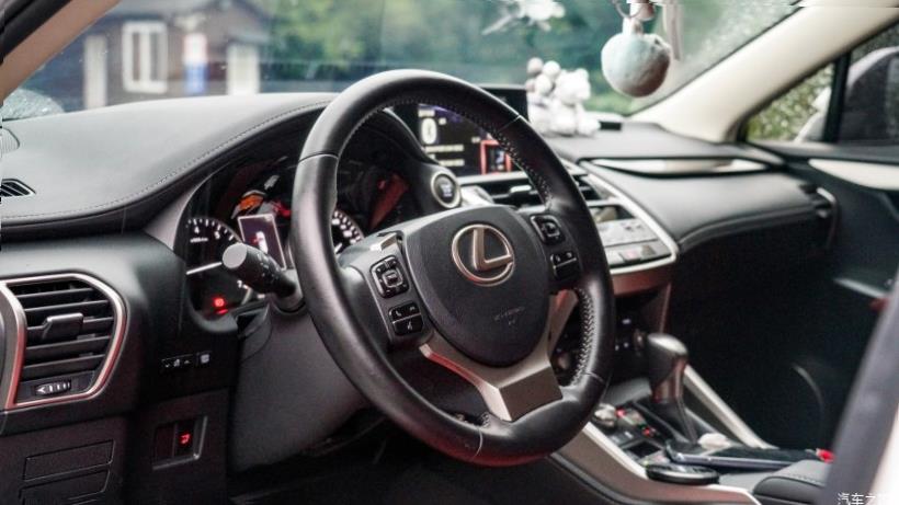 Lexus NX200 (Z10)