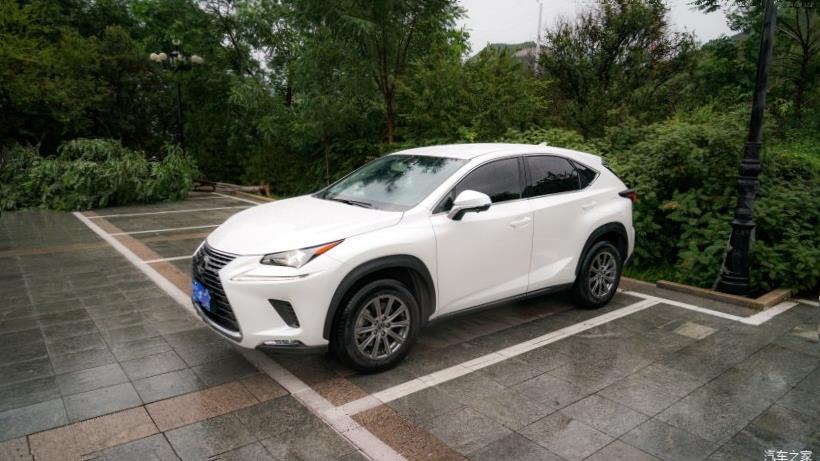 Lexus NX200 (Z10)