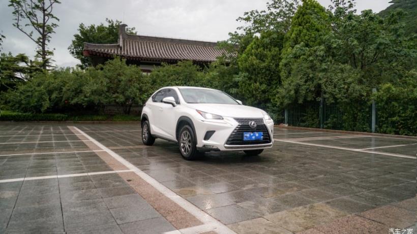 Lexus NX200 (Z10)