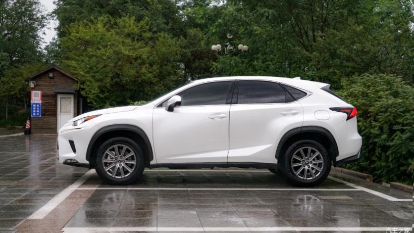 Lexus NX200 (Z10)