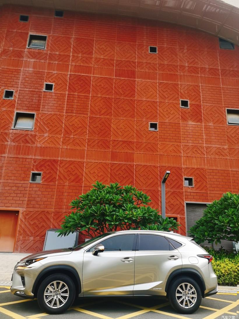 Lexus NX200 (Z10)