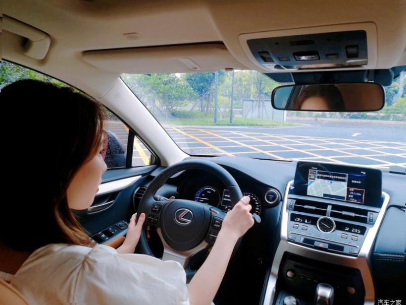 Lexus NX200 (Z10)