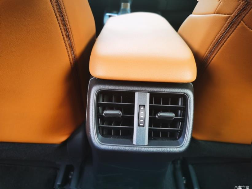 Lexus UX200