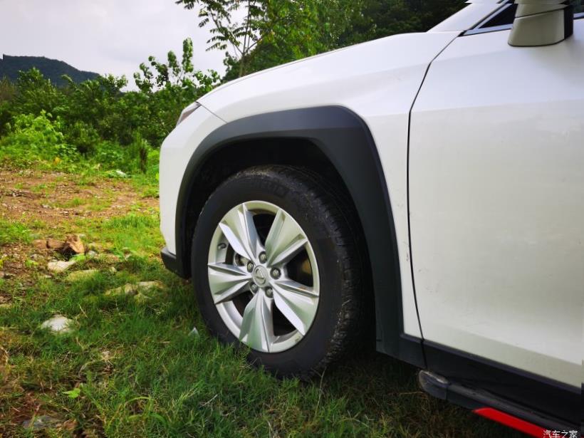 Lexus UX200