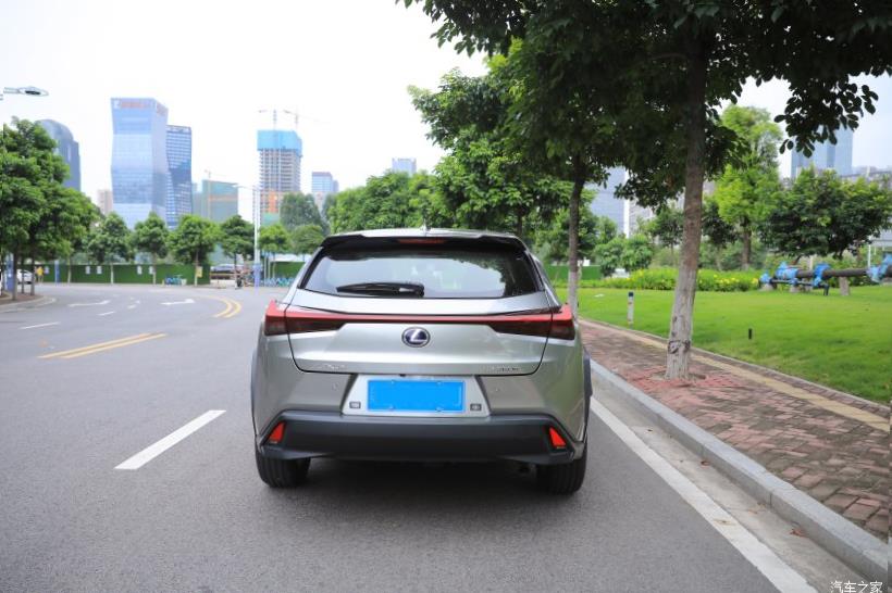 Lexus UX200