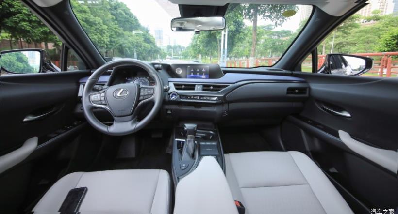 Lexus UX200