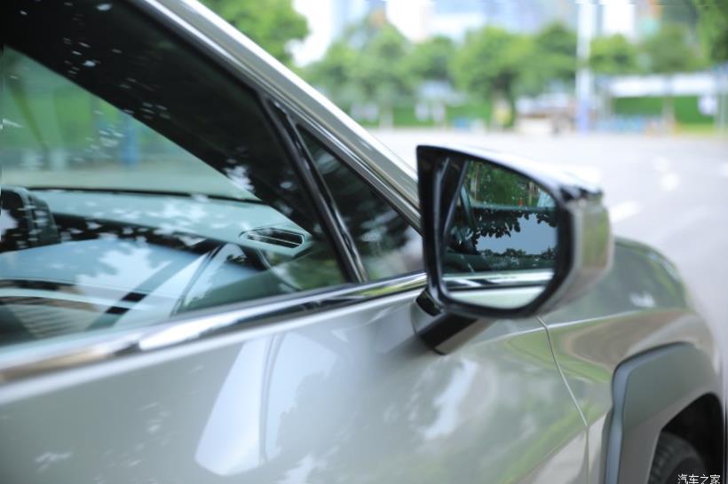 Lexus UX200