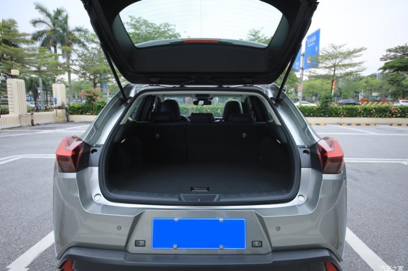 Lexus UX200