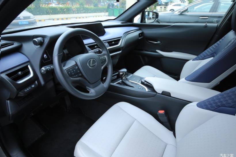 Lexus UX200