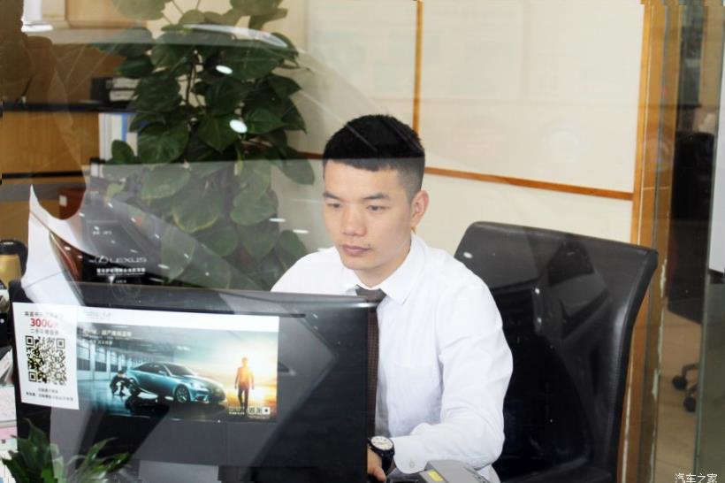 Lexus UX200