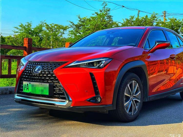 Lexus UX200