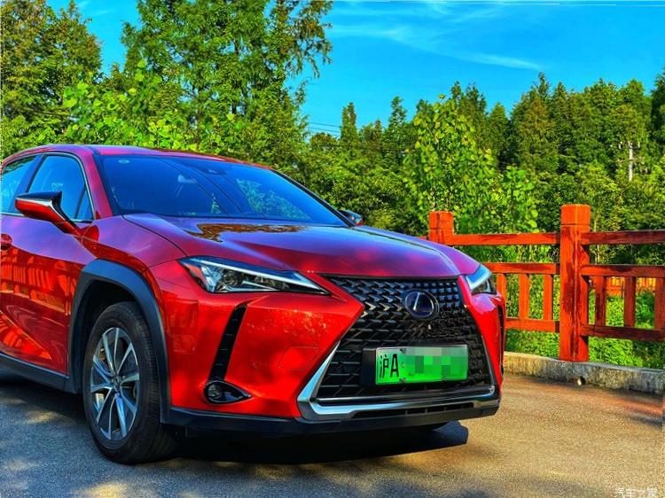 Lexus UX200