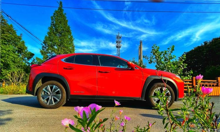 Lexus UX200
