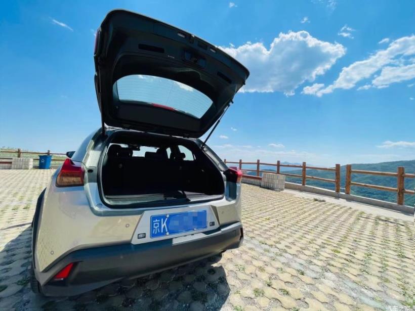 Lexus UX200