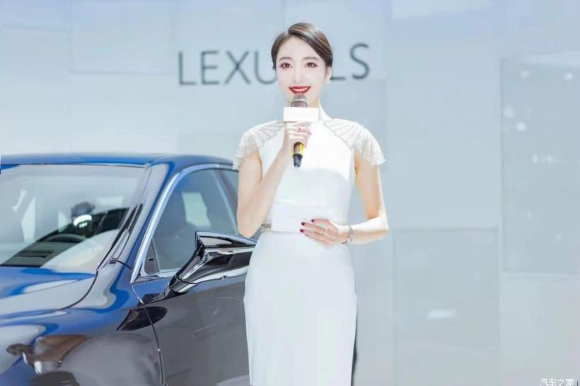 Lexus UX200
