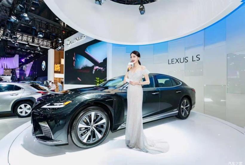 Lexus UX200