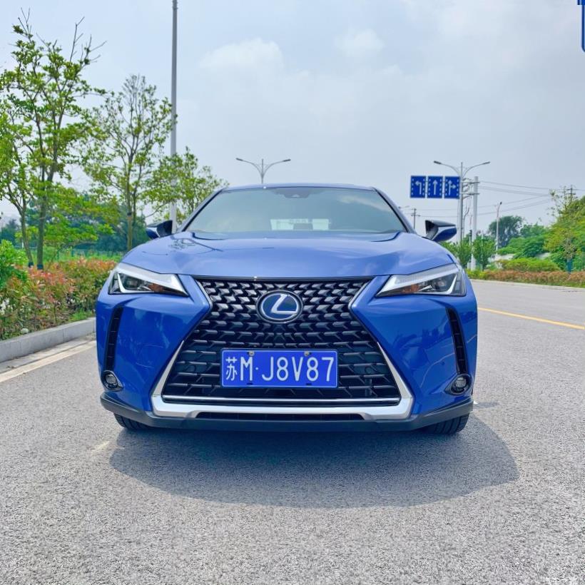 Lexus UX200
