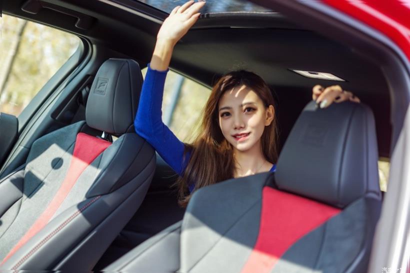 Lexus UX200
