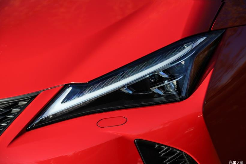 Lexus UX200