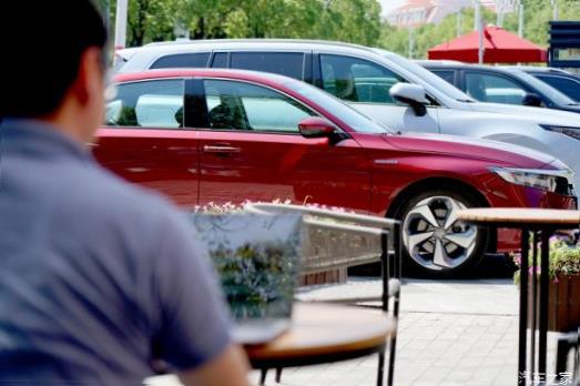 Honda Accord (CR)