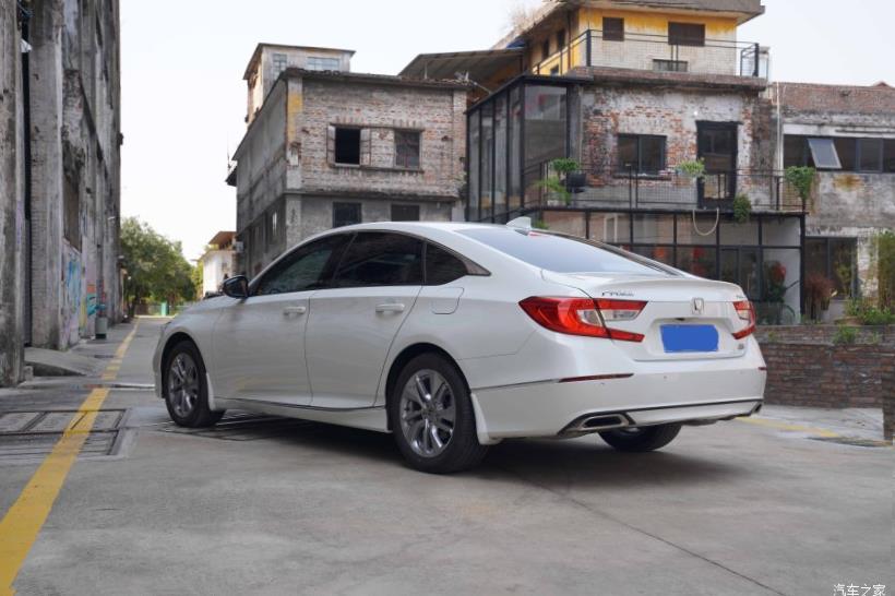 Honda Accord (CR)