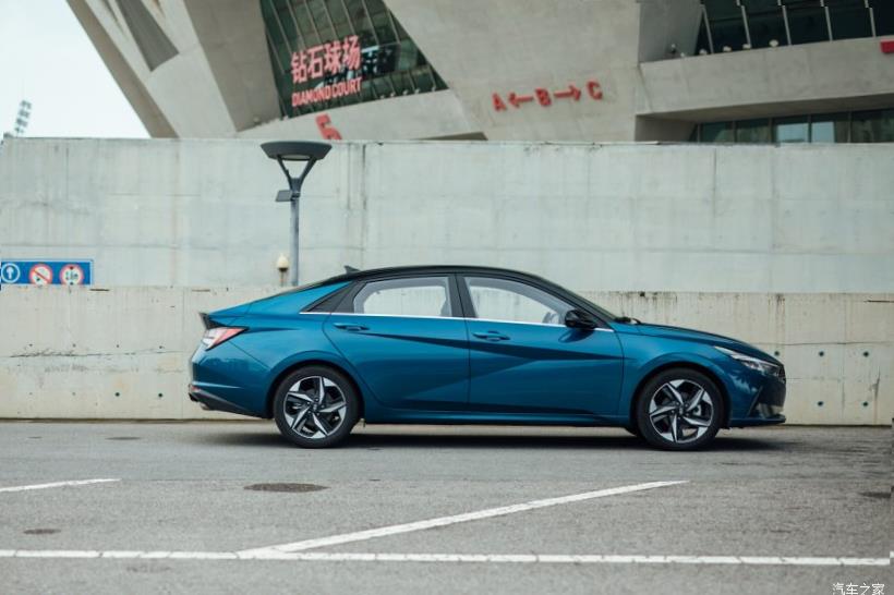 Hyundai Elantra 