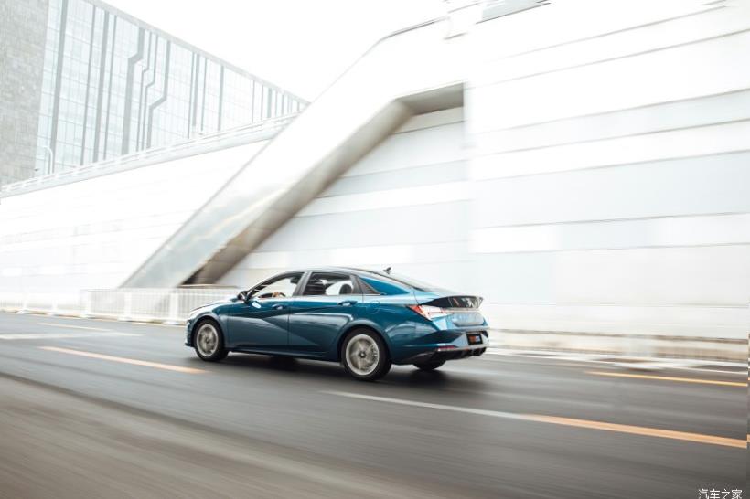 Hyundai Elantra 