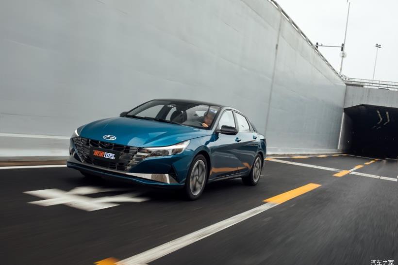 Hyundai Elantra 