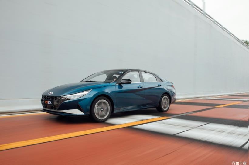 Hyundai Elantra 