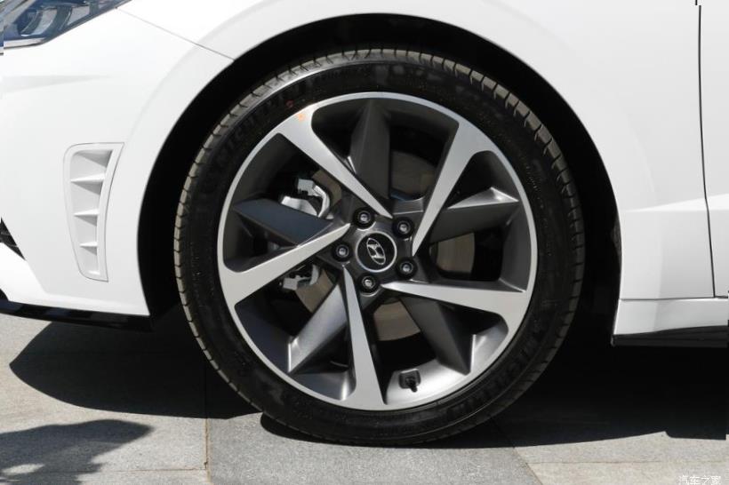 Hyundai Sonata (DN8)