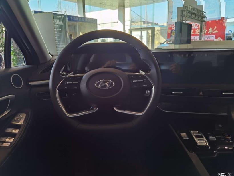 Hyundai Sonata (DN8)